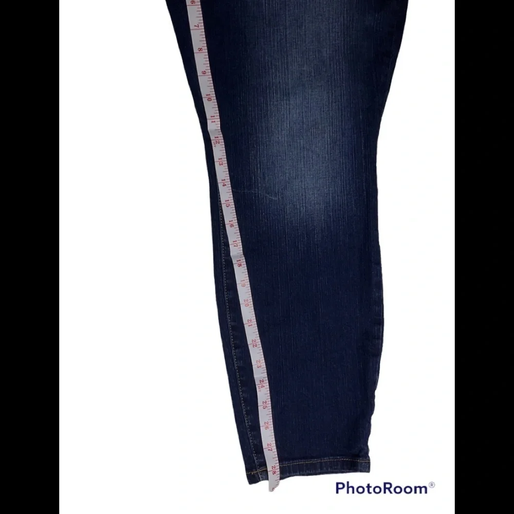 Torrid Mid Rise Skinny Vintage Stretch size 22